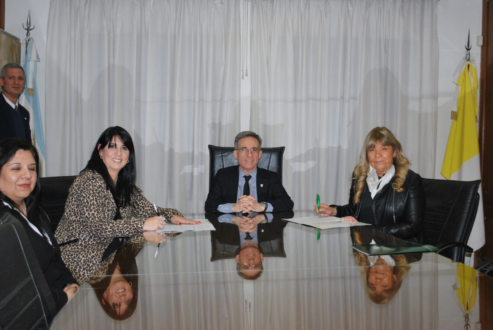 Firma de acuerdo con Centro Sentidos para la realizaciÃ³n de prÃ¡cticas profesionales de alumnos de la Facultad de FilosofÃ­a y Humanidades
